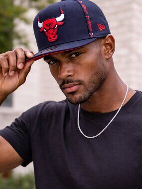 Chicago Bulls RN11493 New Era 9FIFTY Snapback Hat Black Red NBA Licensed OSFM